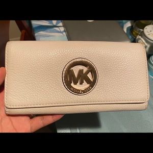 MK Fulton flap wallet